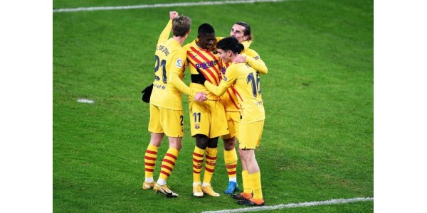 Ronald Koeman ayuda a los jugadores del Barcelona a encontrar mejores posiciones